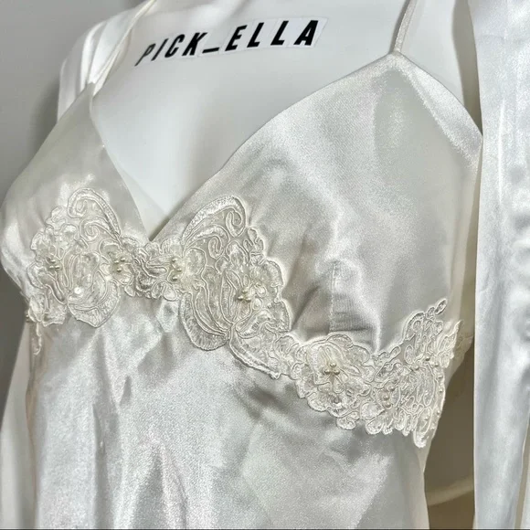 M VS Victoria’s Secret Vintage Embellished Perl White Satin Bride Slip and Robe - Picture 7 of 13